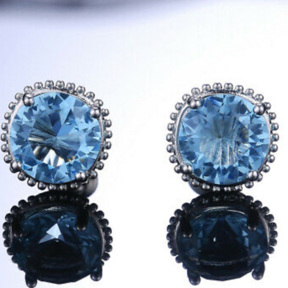 NEW Sterling silver Diamond Stud Earrings - Picture 4 of 5